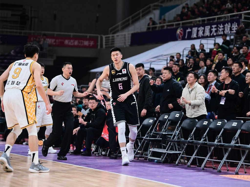 辽篮收椅子引发冲突,广厦家属无座原因揭秘,小刘总失误引争议 辽篮收椅子引发冲突,广厦家属无座原因揭秘,小刘总失误引争议